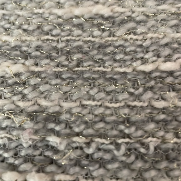 American Eagle, Silver, Long Sleeved Sweater. Size Medium - Picture 3 of 8